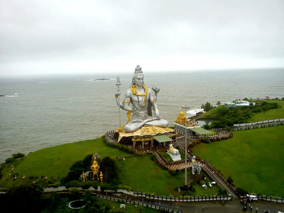 A grand statue of Lord Shiva at Murudeshwara in coastal Karnataka — the Shaiva devotion the Ediga community holds dear