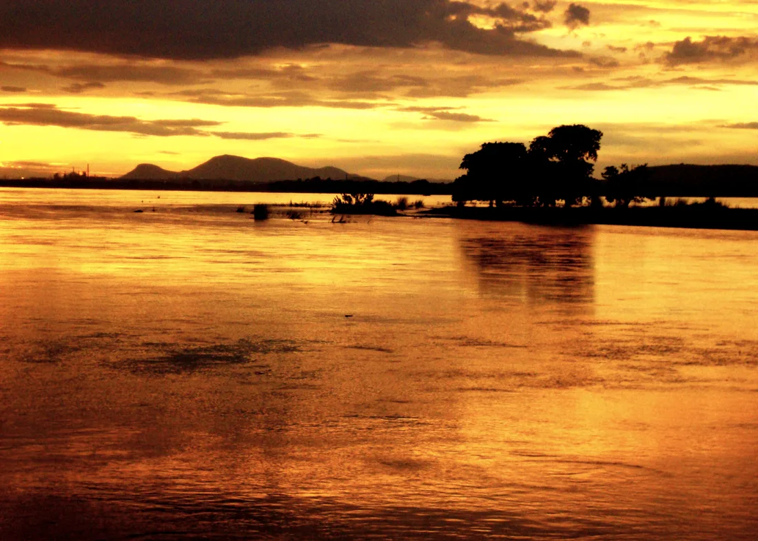 The Mahanadi at Cuttack at sunset, the river whose delta is the country Khandayat families have farmed for generations