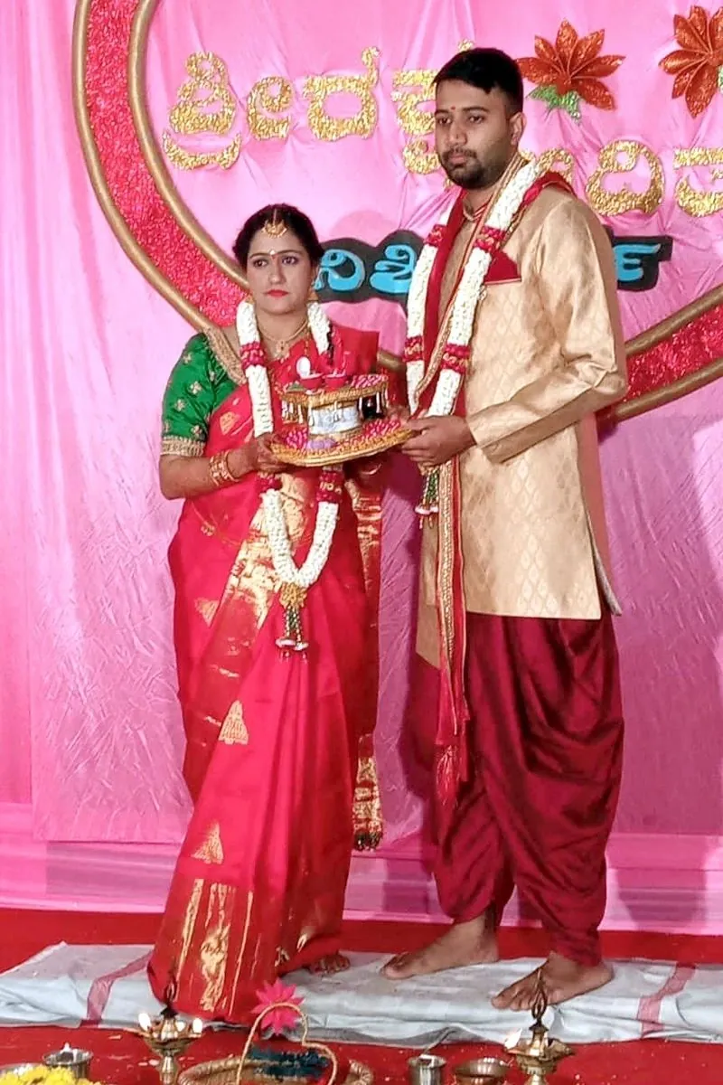Veerashaiva Lingayat Hindu matrimony success couple featured for Brahmin Vokkaliga Veerashaiva Lingayat Arya Vysya Reddy Kumbara Kuruba Golla Naidu Nayaka Kapu Padmashali Vishwakarma Maratha Ediga and Kodava families from Karnataka India