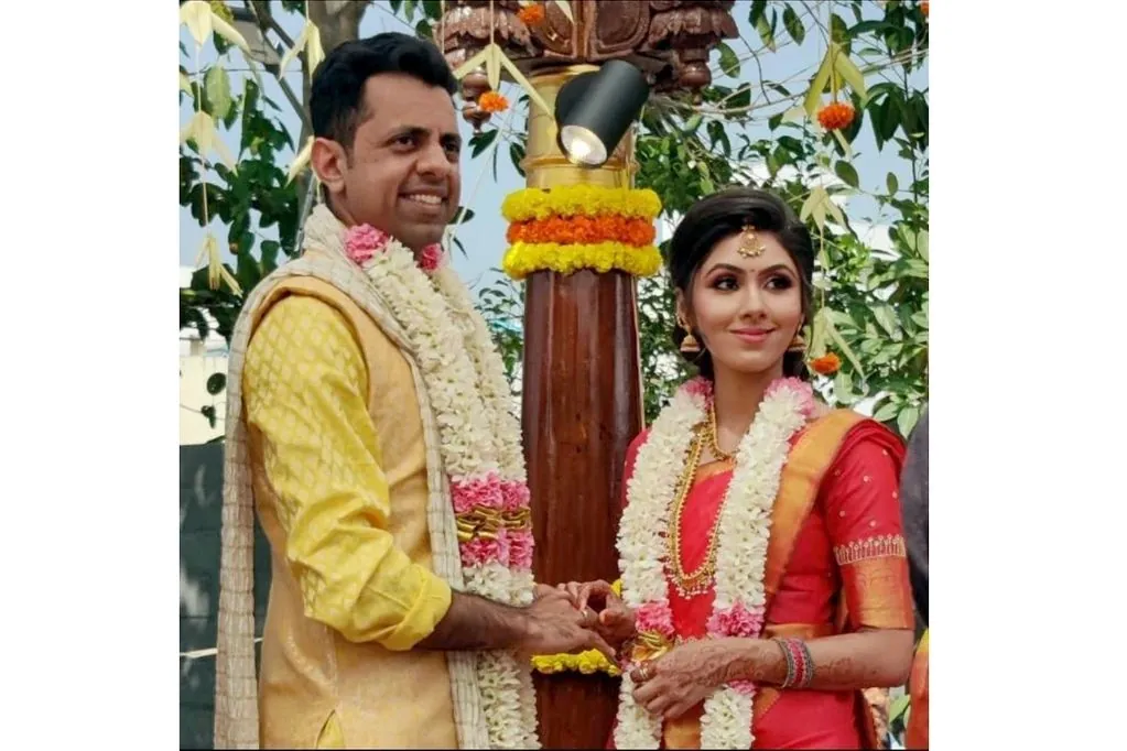 Malayalam Hindu matrimony success couple featured for Brahmin Vokkaliga Veerashaiva Lingayat Arya Vysya Reddy Kumbara Kuruba Golla Naidu Nayaka Kapu Padmashali Vishwakarma Maratha Ediga and Kodava families from Kochi Kerala
